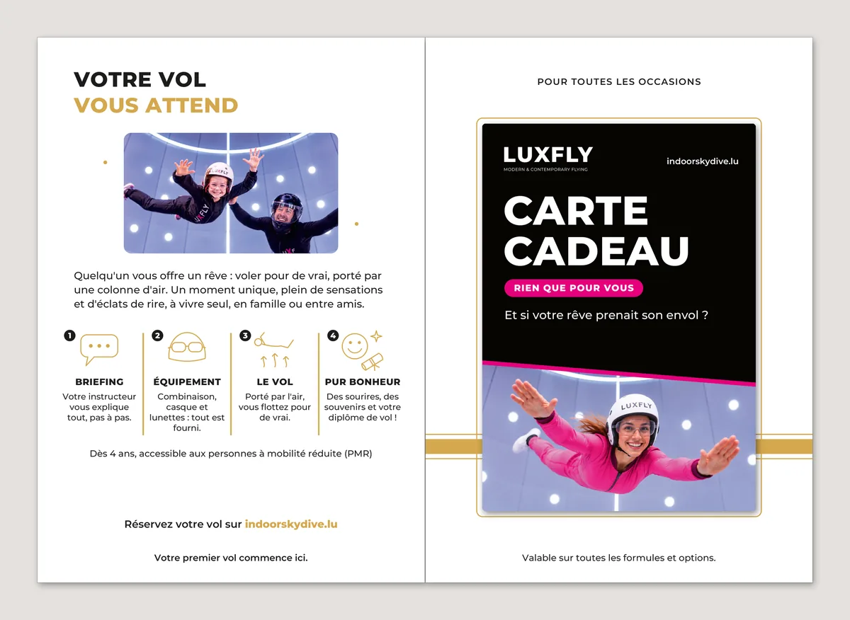 Pochette-carte cadeau LUXFLY ouverte, avec la carte cadeau noire et rose